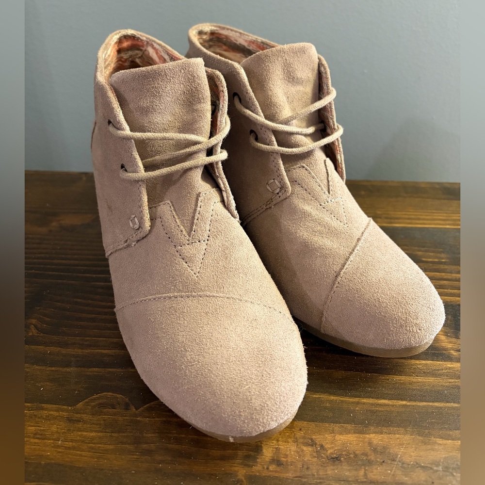 TOMS Desert Suede Wedge Ankle Booties Women’s Size 10 Tan. - Picture 2 of 10